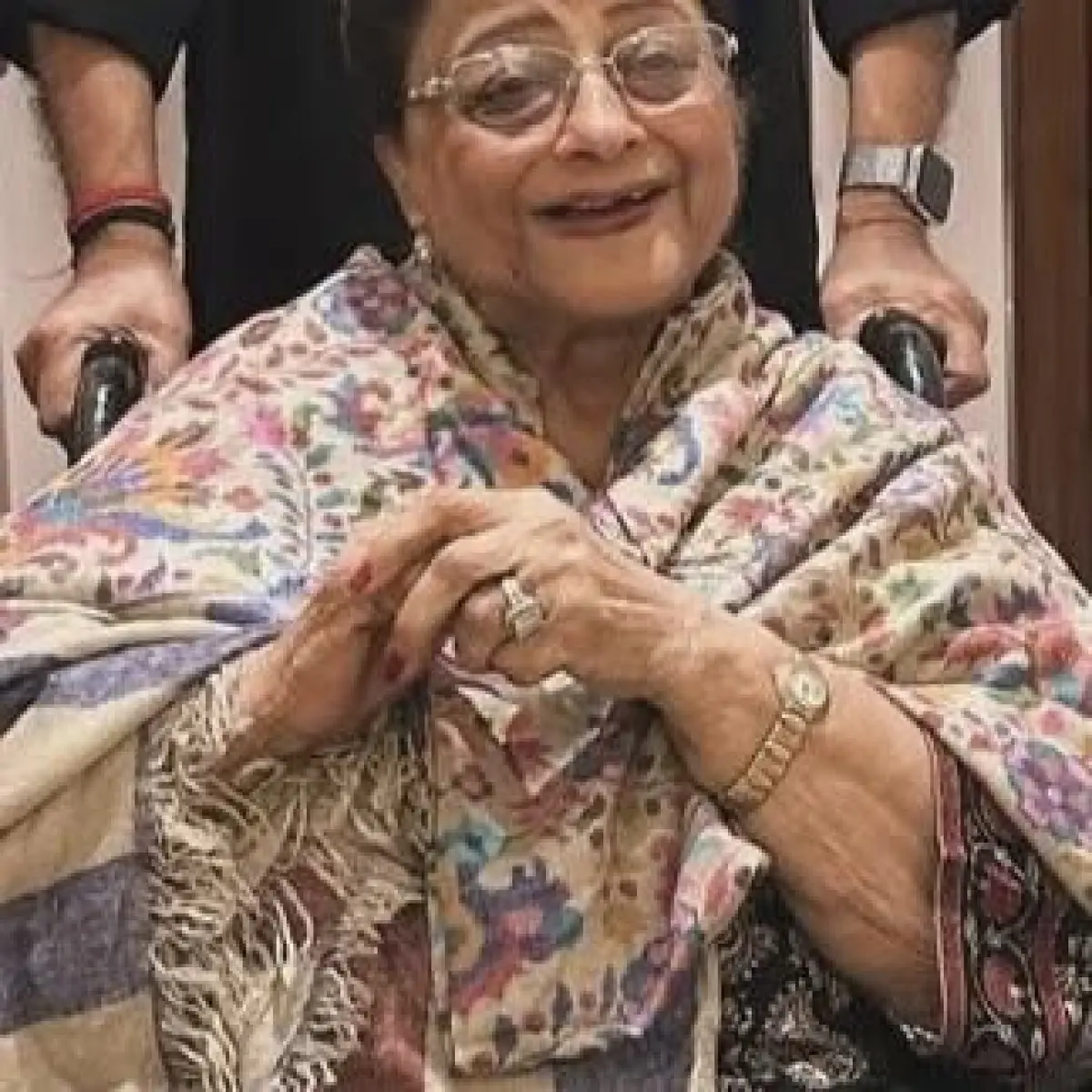 Boney Kapoor Mourns Mother on 13th Day Tribute Boney Kapoor’s moving tribute marks 13 days of soulful remembrance for his dear mother.