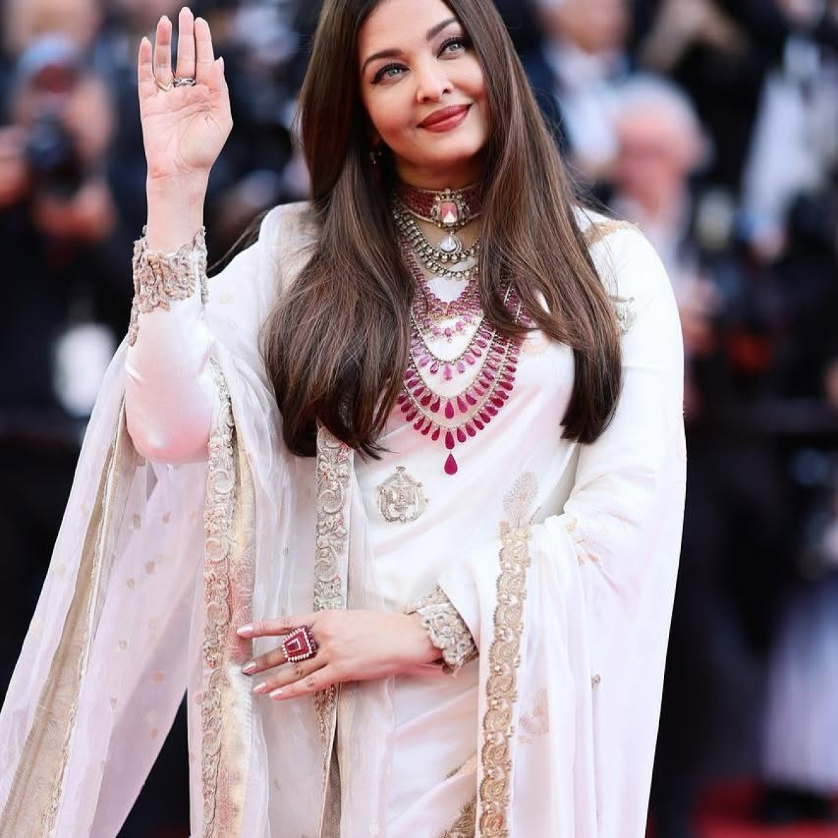 Cannes Queen Embraces Handloom Elegance Aishwarya Rai Bachchan dazzles at Cannes wearing an ivory Banarasi saree with regal rubies.
