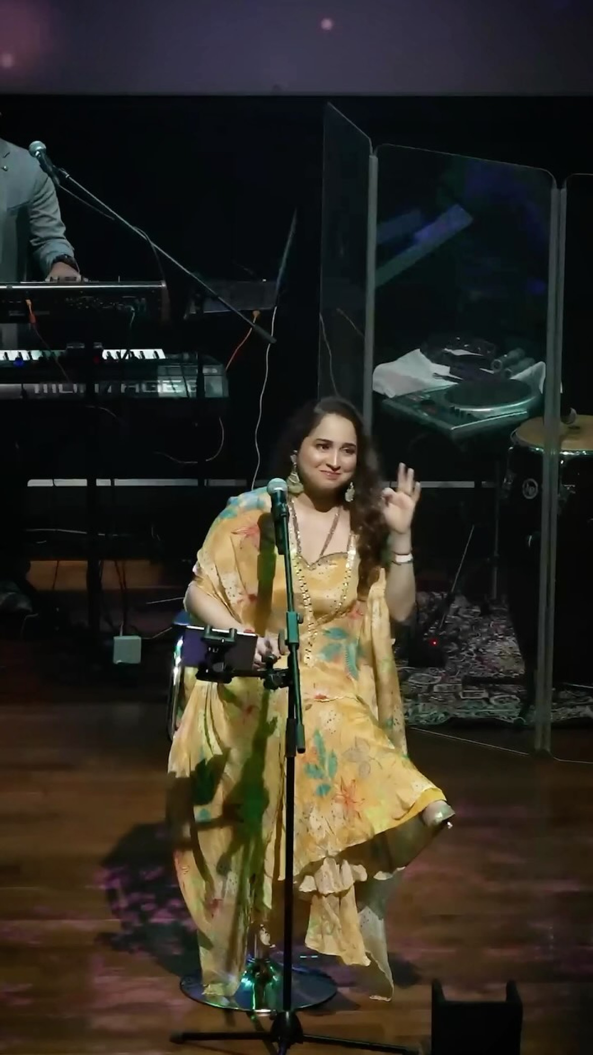 Prajakta Shukre marks India-Pak ceasefire with a heartfelt tribute on Chitrahaar Live Show!