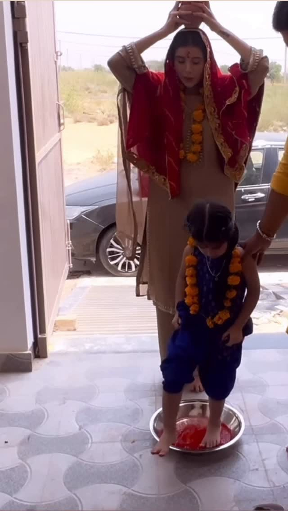 Charu Asopa Starts New Home Journey, Winning Hearts With Every Graceful Step Today - Yes!!