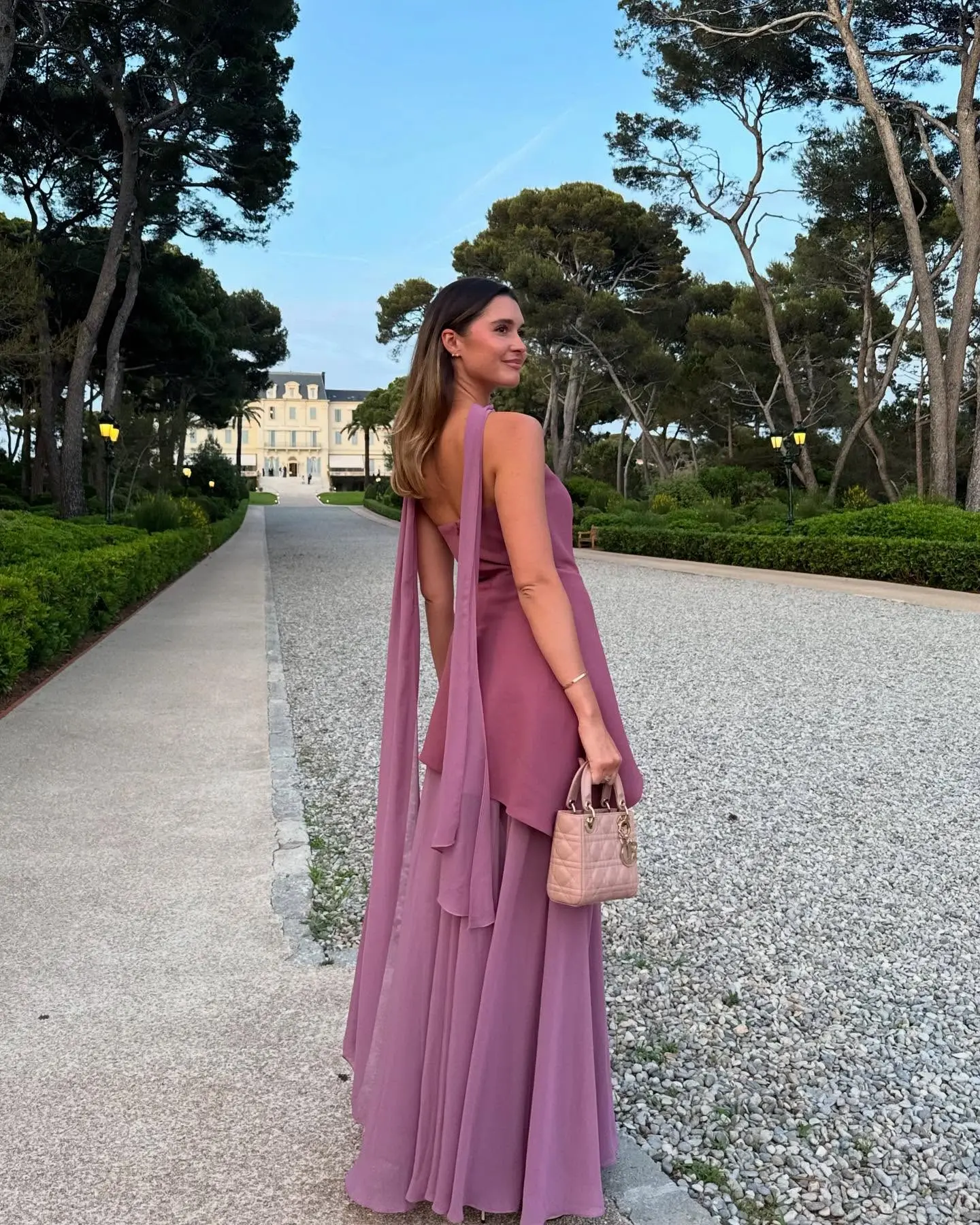 Chiara King Shines as DiorBeauty’s Adorable Muse Stunning and playful, she embraces beauty trends with heart and effortless flair online!!!