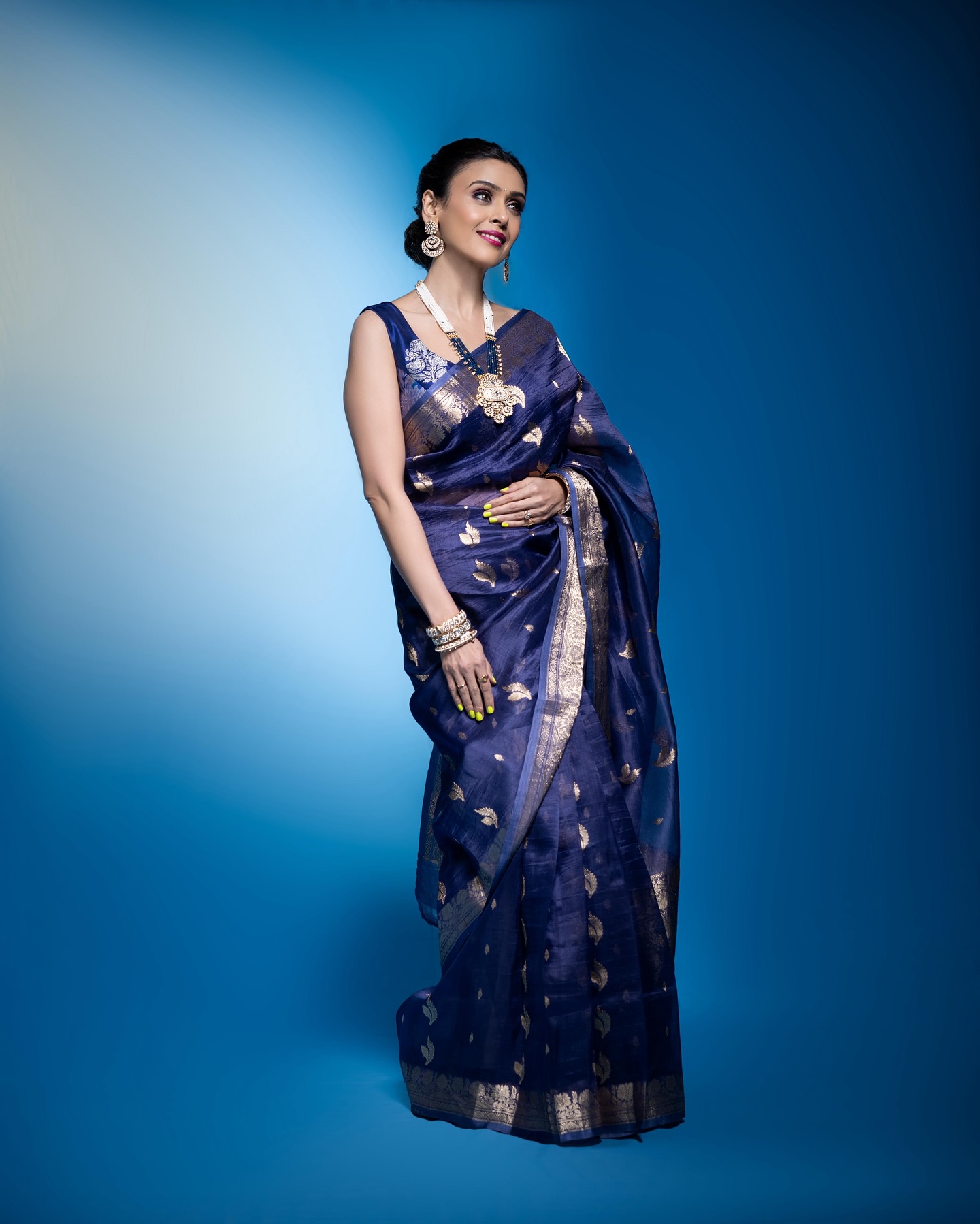 Chic Blue Saree Look Captivates Onlookers