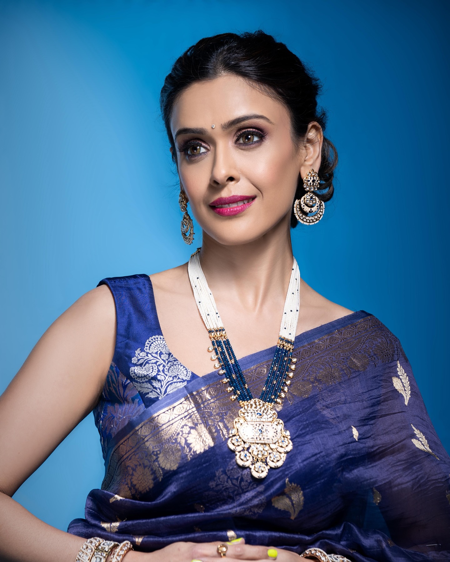 Chic Blue Saree Look Captivates Onlookers