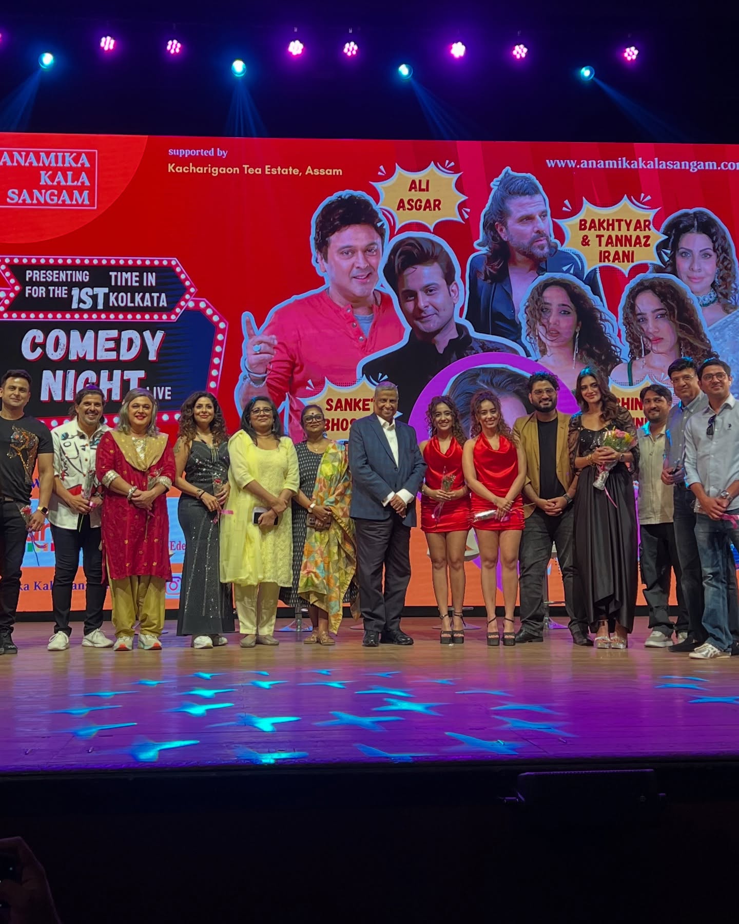 Chinki Minki Dazzles in Spicy Scarlet at Kolkata Show