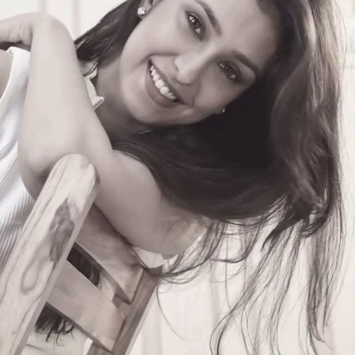 Cozy Day: Navneet Dhillon Embraces Soft Glam Experience understated elegance and comfy charm with Navneet Dhillon's cozy Instagram vibe.