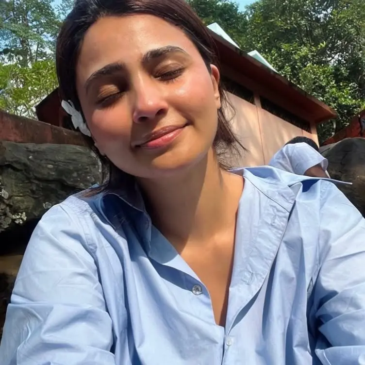 Daisy Shah Embraces Natural Vibes With Floral Mood