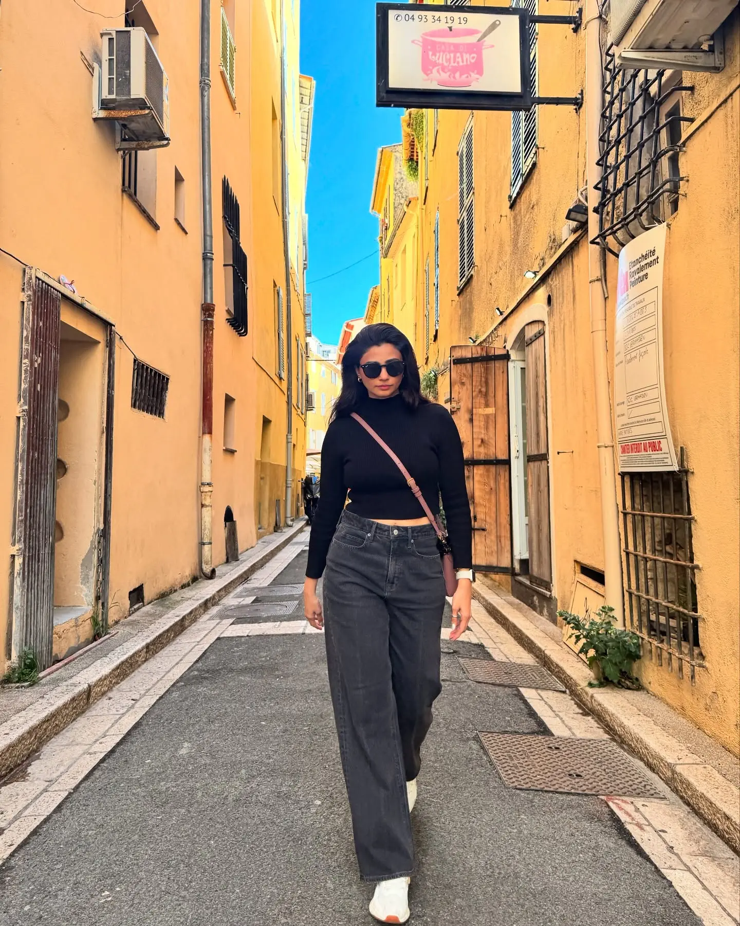 Daisy Shah Serves Noir In France