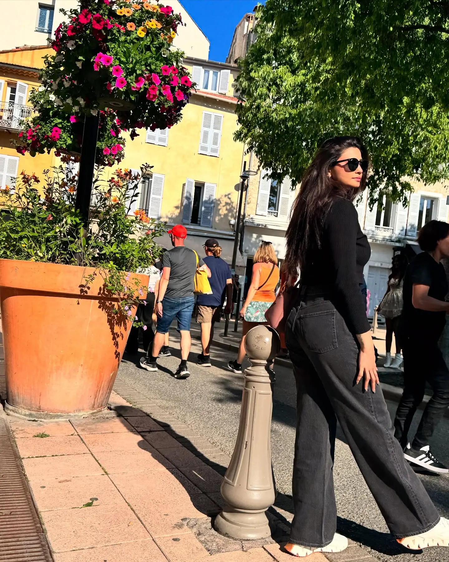 Daisy Shah Serves Noir In France