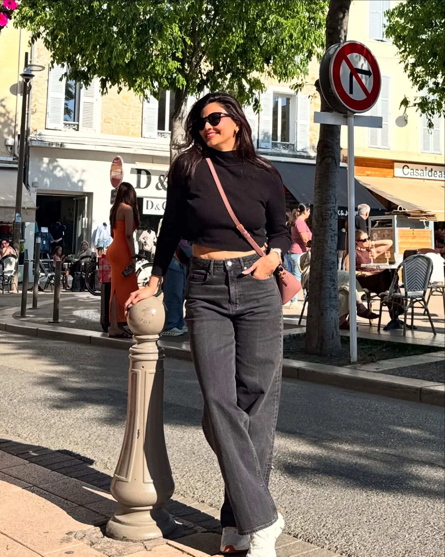 Daisy Shah Serves Noir In France