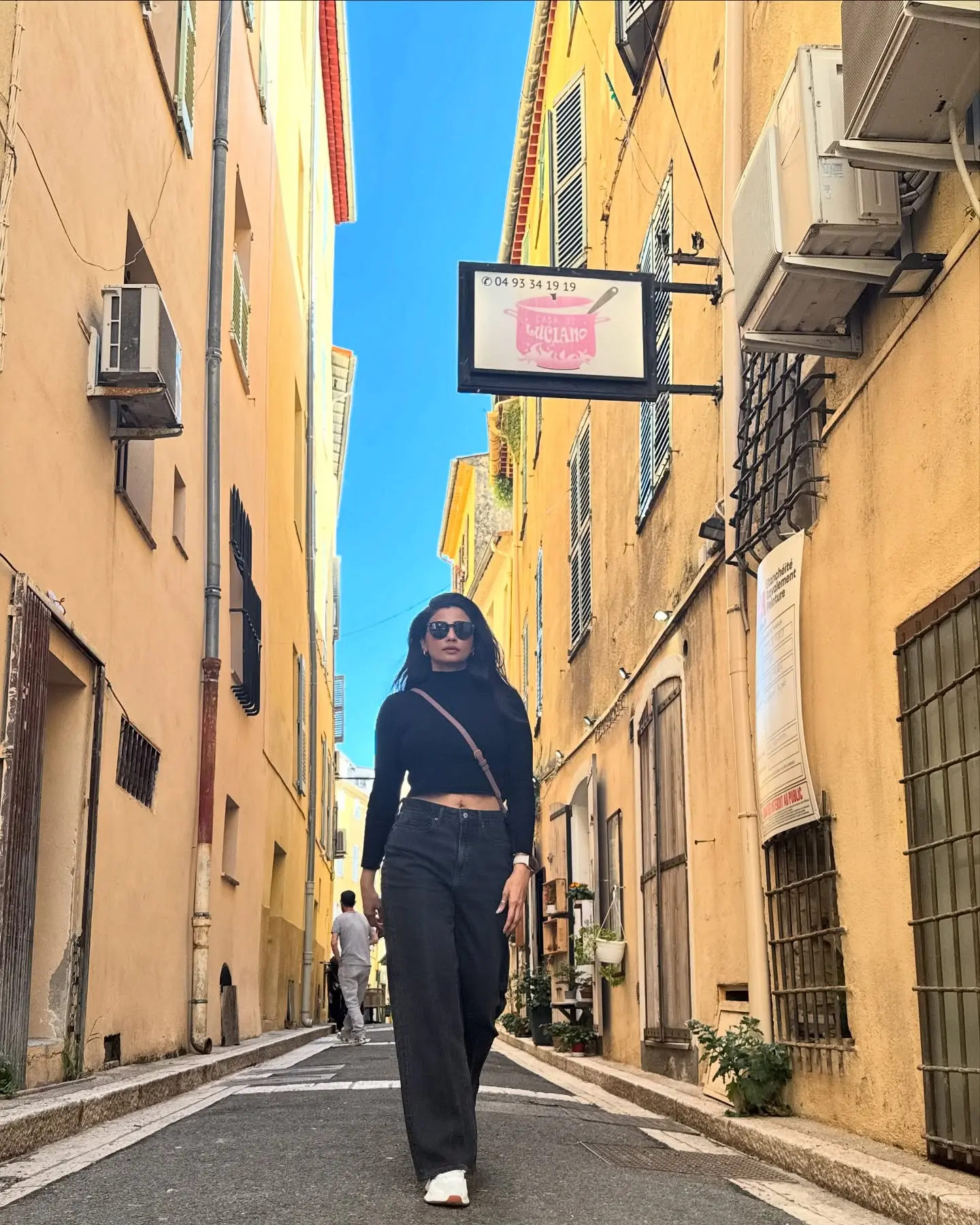 Daisy Shah Serves Noir In France