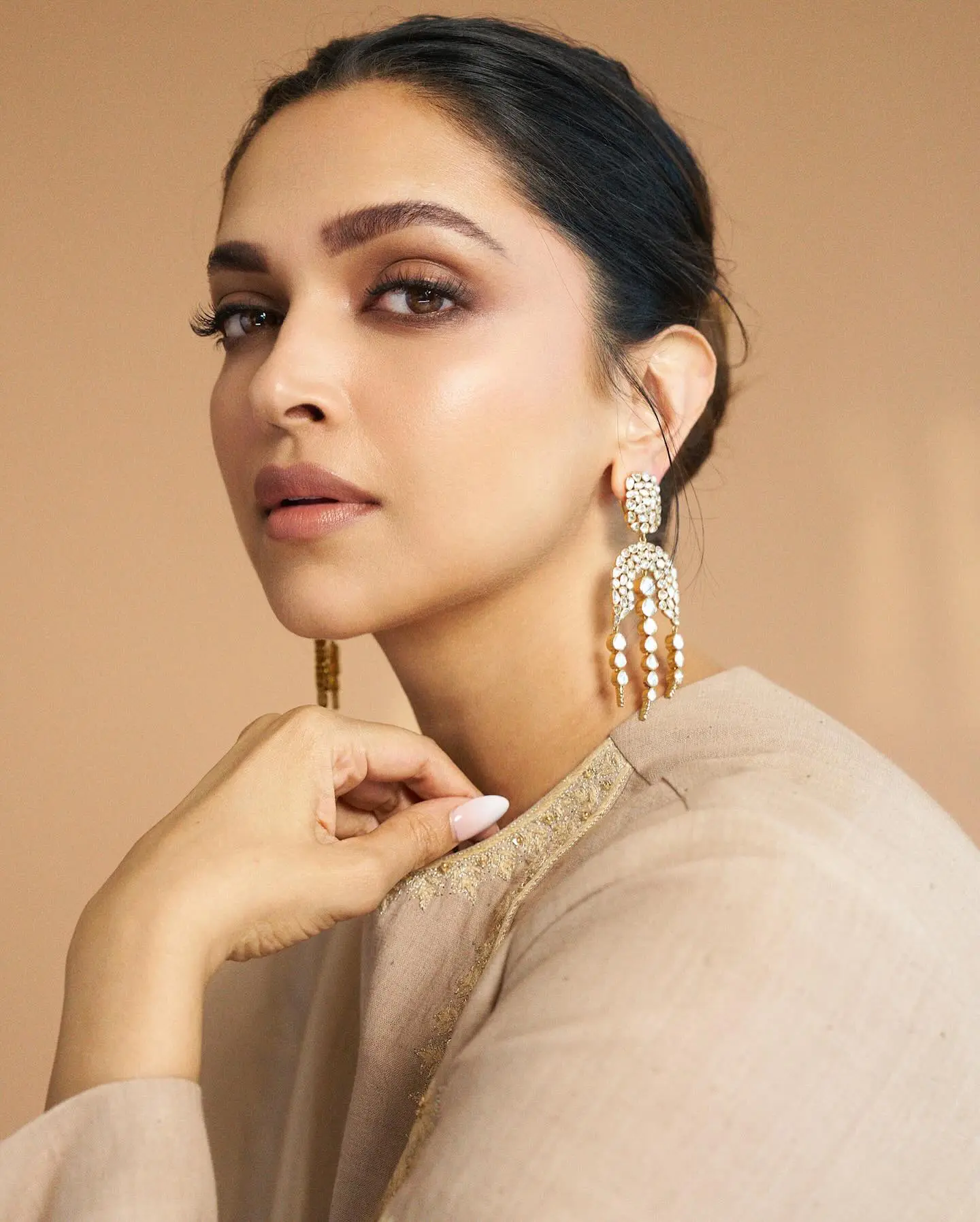 Deepika Padukone En Route To Wavesummit India Deepika embarks to Wave Summit India, merging film stardom with visionary events tonight.