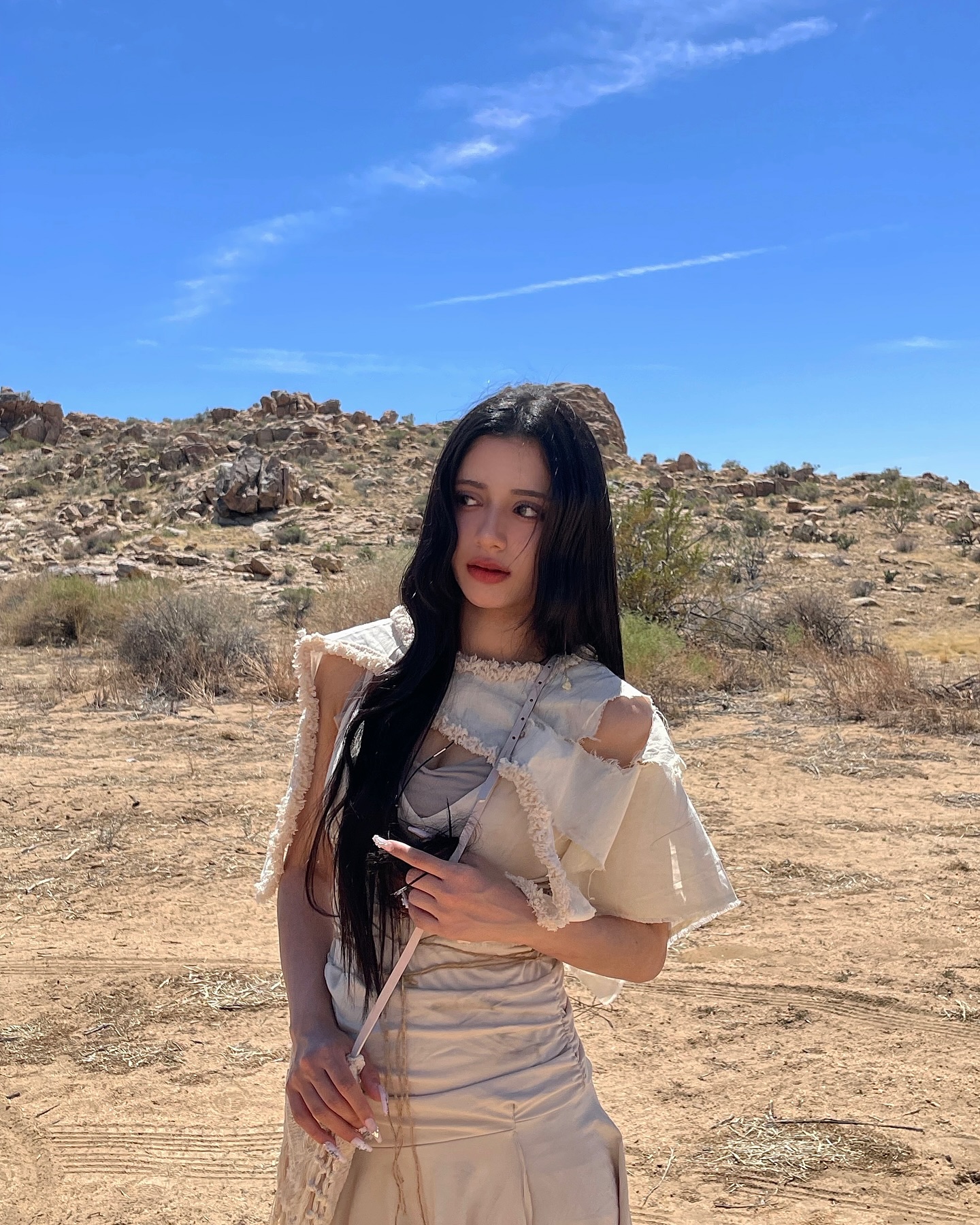Desert Vibes With X:IN 엑신 Stunning desert scene draws fans as X:IN 엑신 showcases bold style on Instagram now! Watch!