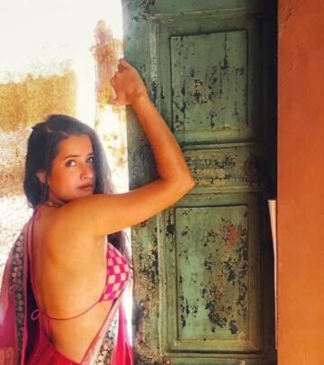 Desi Look: Sona Mohapatra In Mumbai Handloom Style