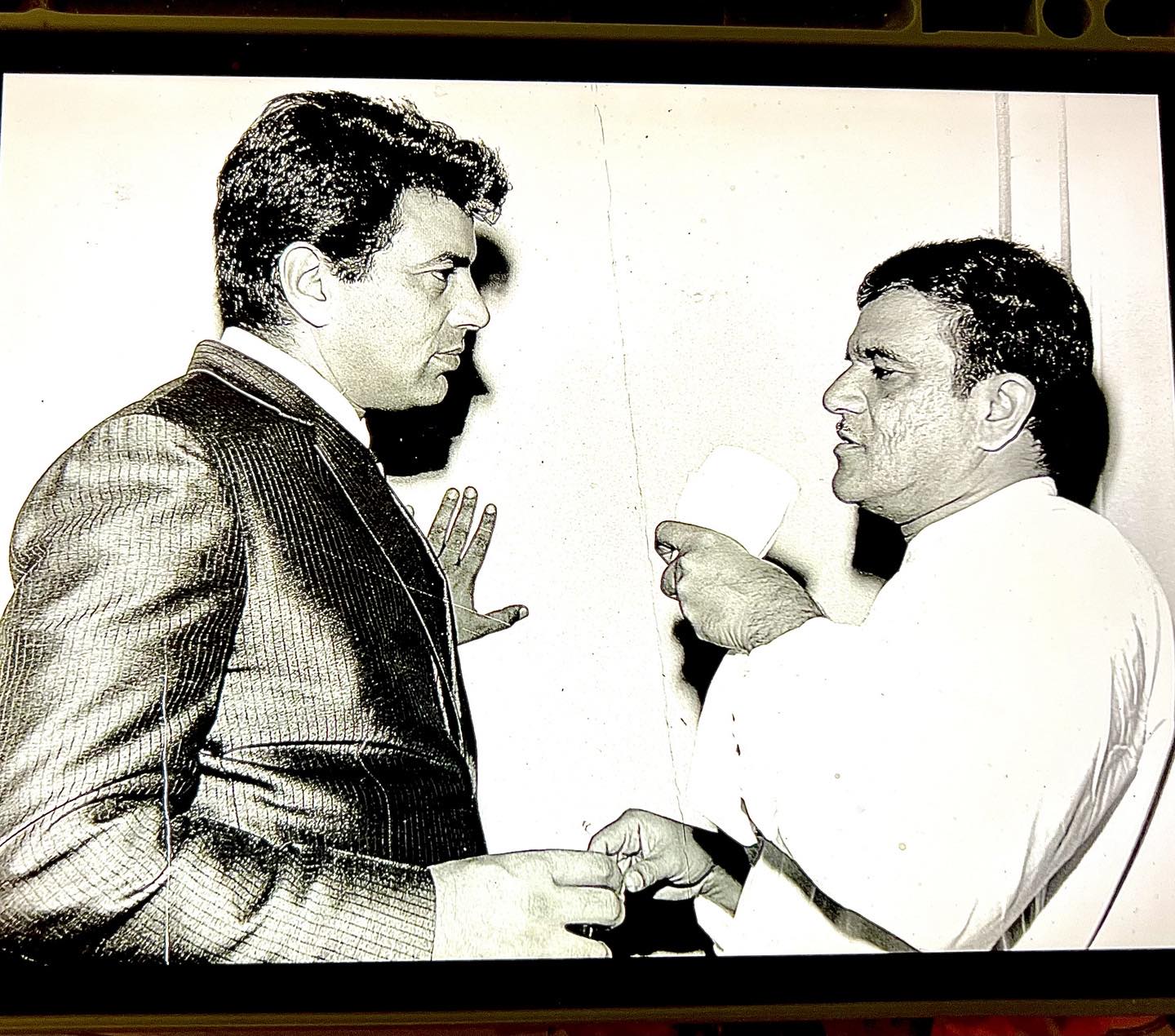 Film icon Dharmendra honors late Asif Saheb; industry laments sudden loss at screening!!!
