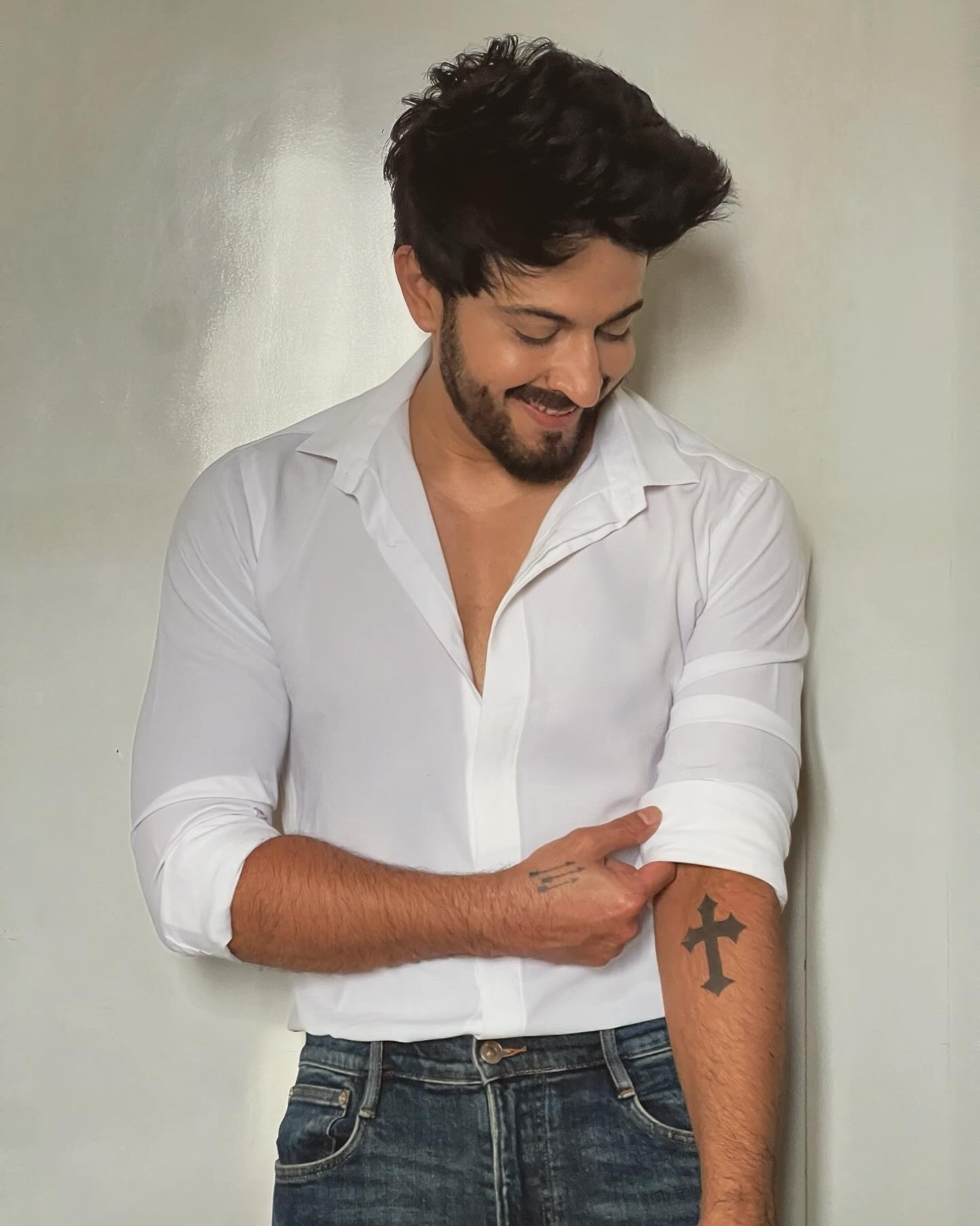 Dheeraj Dhoopar Turns Heads In Casual Blue Jean Look Sporting a crisp white shirt with blue jeans, Dheeraj exudes quiet mischief & pure style.!