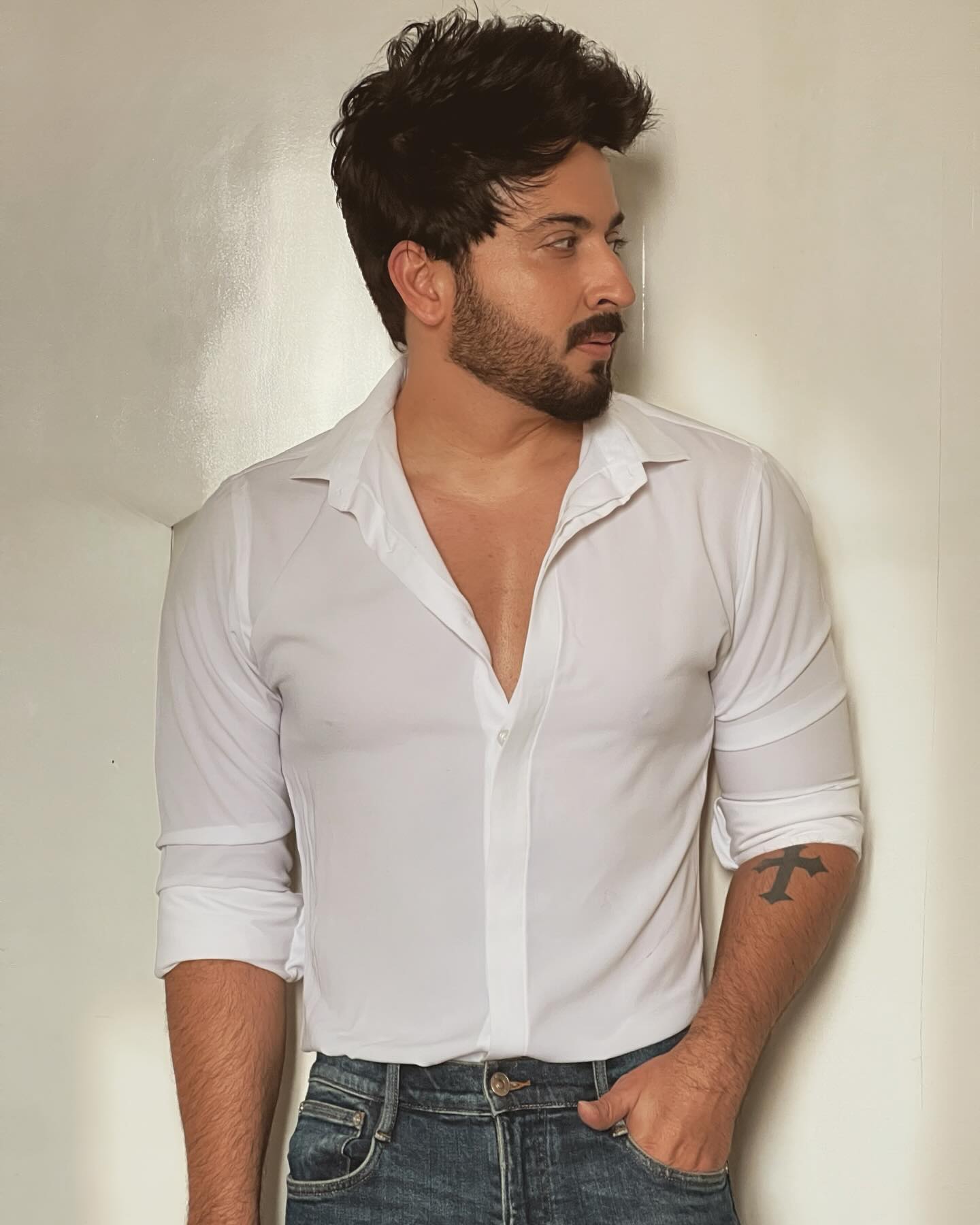 Dheeraj Dhoopar Turns Heads In Casual Blue Jean Look