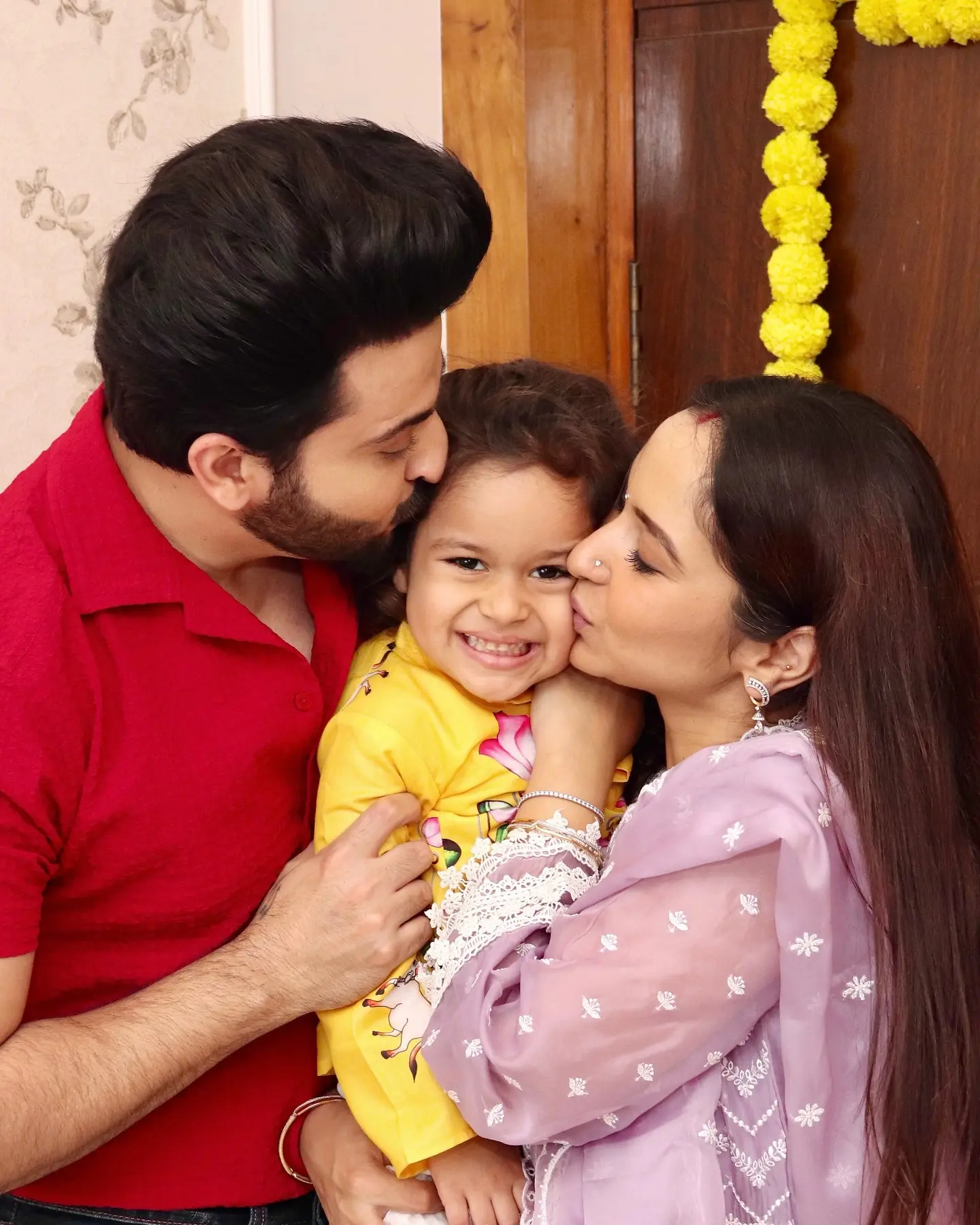 Dheeraj Dhoopar’s ‘Zayn Ka Mundan’ Style Debut Actor Dheeraj Dhoopar fuses tradition and trendy style in a striking hair transformation.