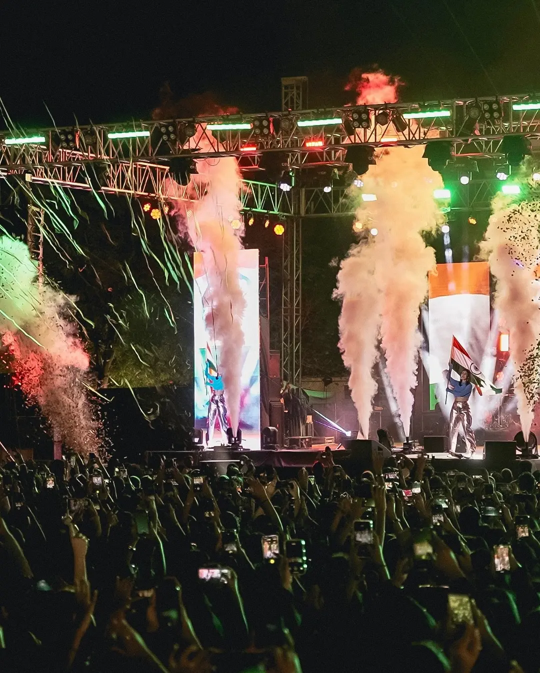 Dhvani Bhanushali Electrifies Hubballi With Unique Style