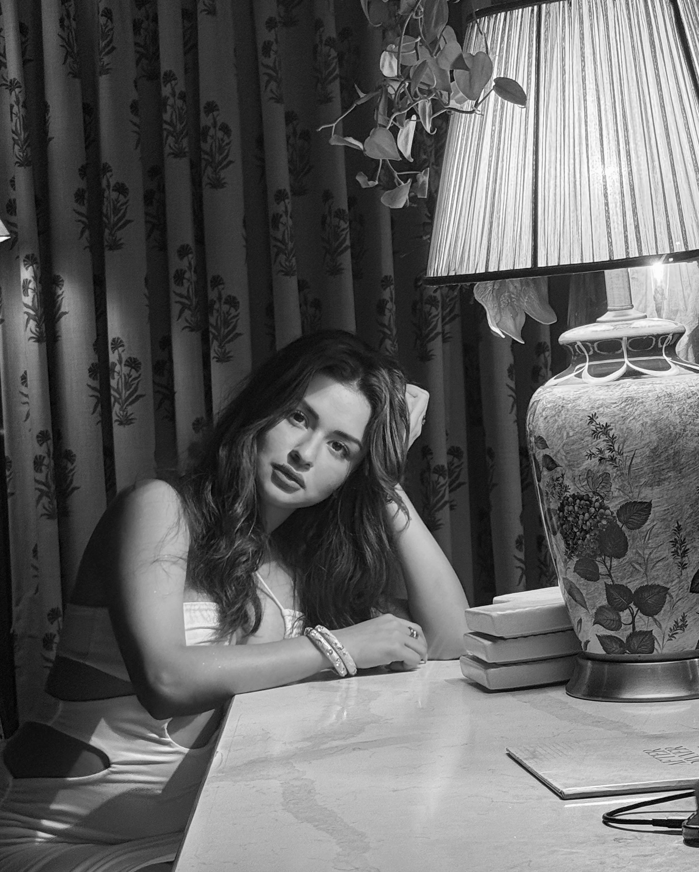 Digi Cam Pics: Avneet Kaur Embraces Vintage Charm