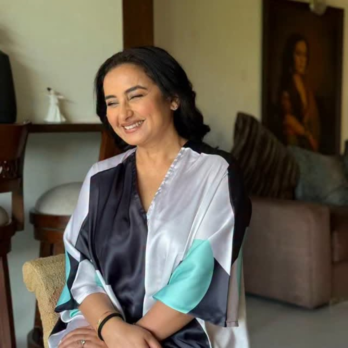 Divya Dutta Captures Timeless Moments Heartfelt capture showcasing refined beauty with expert styling that tells life’s journey.