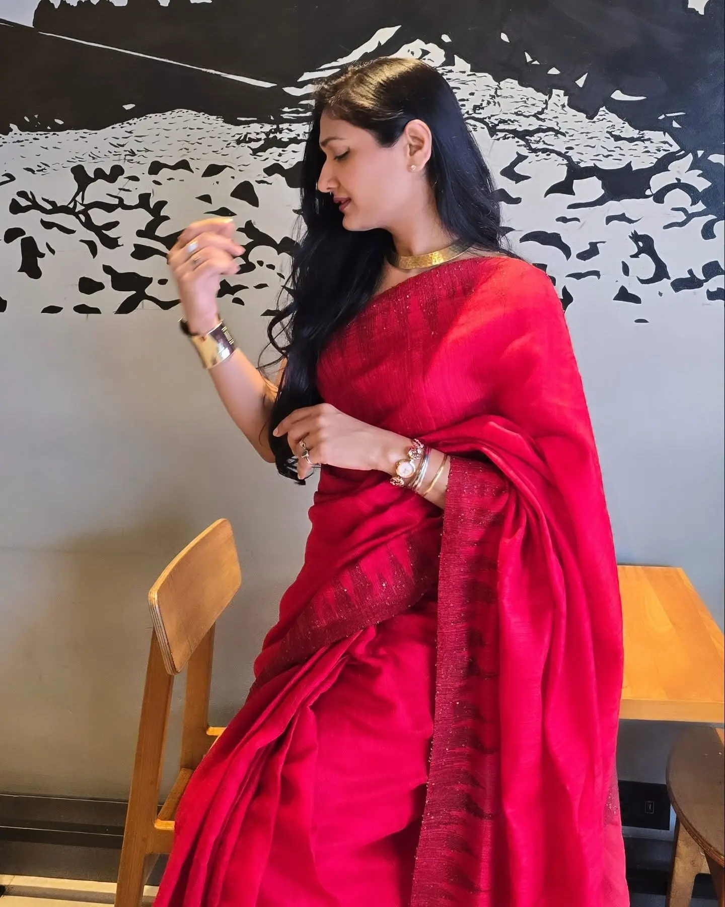 Eesha Agarwal Captivates With Saree Poetry
