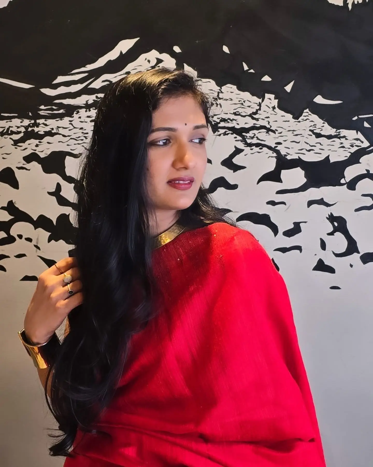 Eesha Agarwal Captivates With Saree Poetry