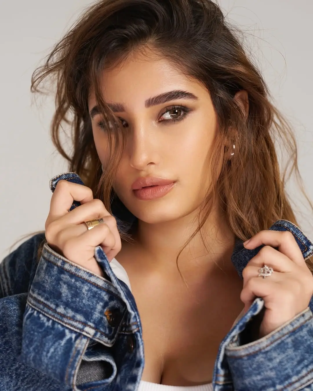 Effortless Cool: Rasha Thadani's Timeless Look