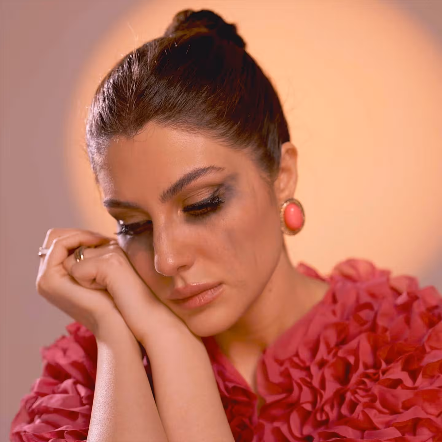 Elnaaz Norouzi Unveils New Music Video On YouTube