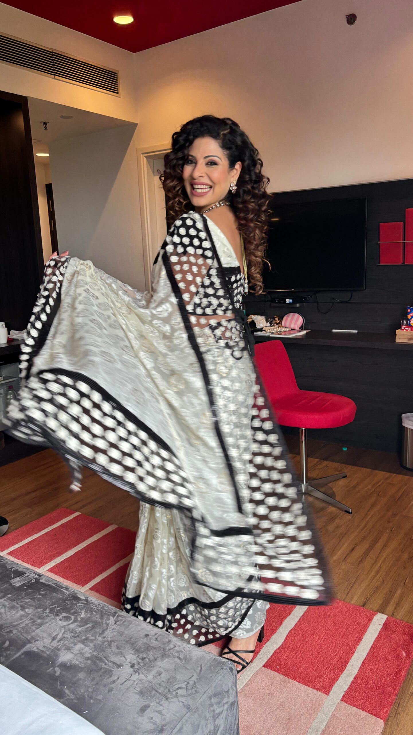 Empowering Elegance: Tanaaz Irani Wears Purpose Celebrating hard work and a vibrant spirit, Tanaaz Irani shines in a stunning saree moment