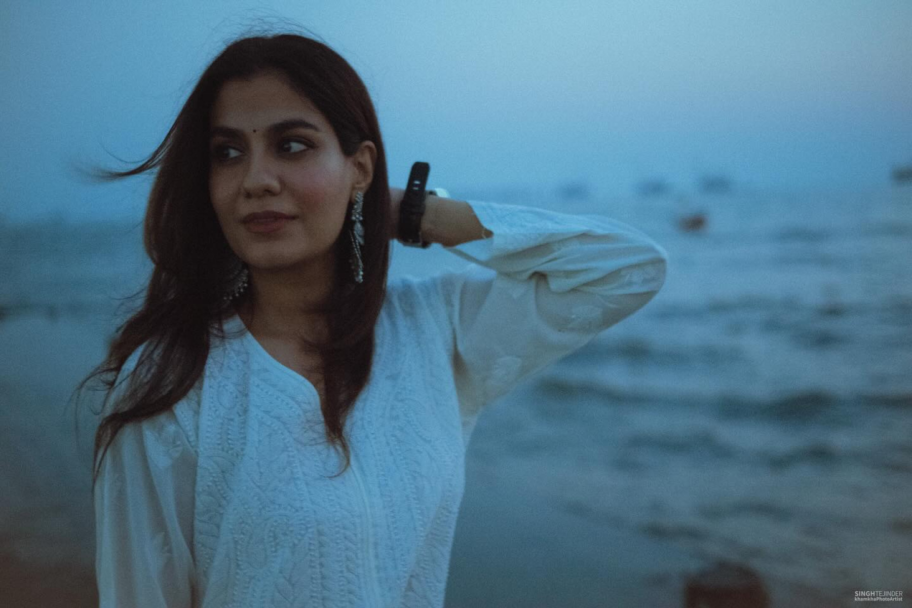 Evening Elegance: Shreya Dhanwanthary Captures Artistry Celebrity Shreya Dhanwanthary savors a chic evening with top lensman Khamkha, in style!!!!
