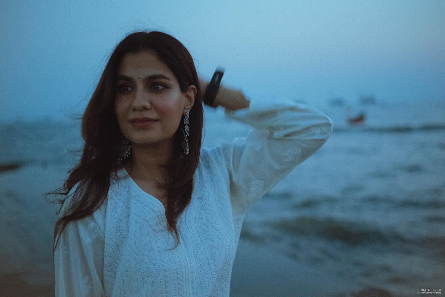 Evening Elegance: Shreya Dhanwanthary Captures Artistry
