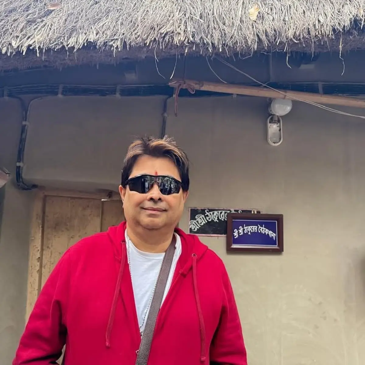 The musician shares a heartwarming glimpse into a serene temple moment.