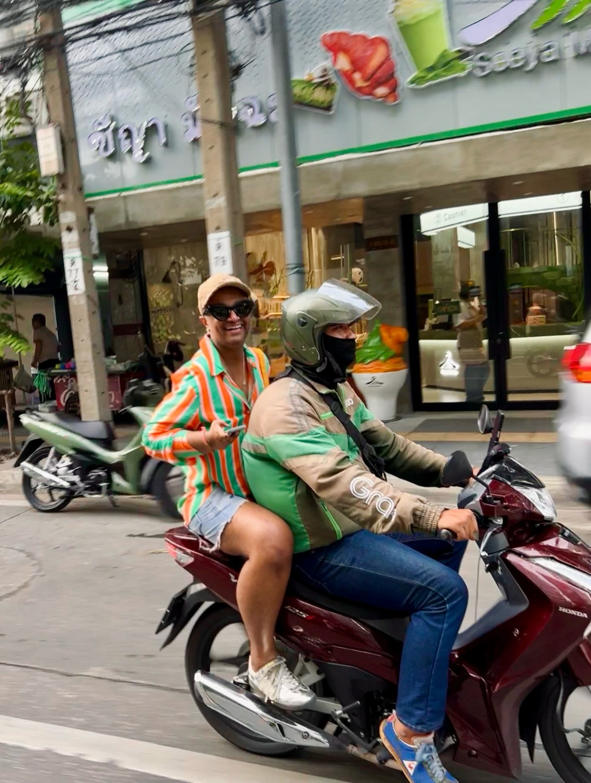 Faraz Arif Ansari Embraces Sanuk Mak Mak Fun Celebrity Faraz Arif Ansari shares vibrant imagery and playful vibes in Instagram post!!!!