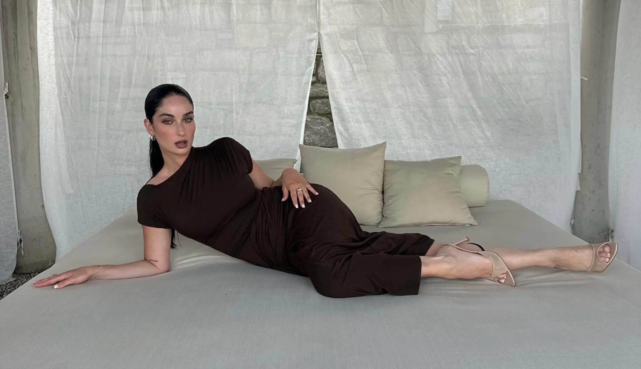 Fiona Defrosts: Warm Vibes Ahead Fiona warms up for summer gigs as she defrosts hinting at new tracks and live energy ahead.