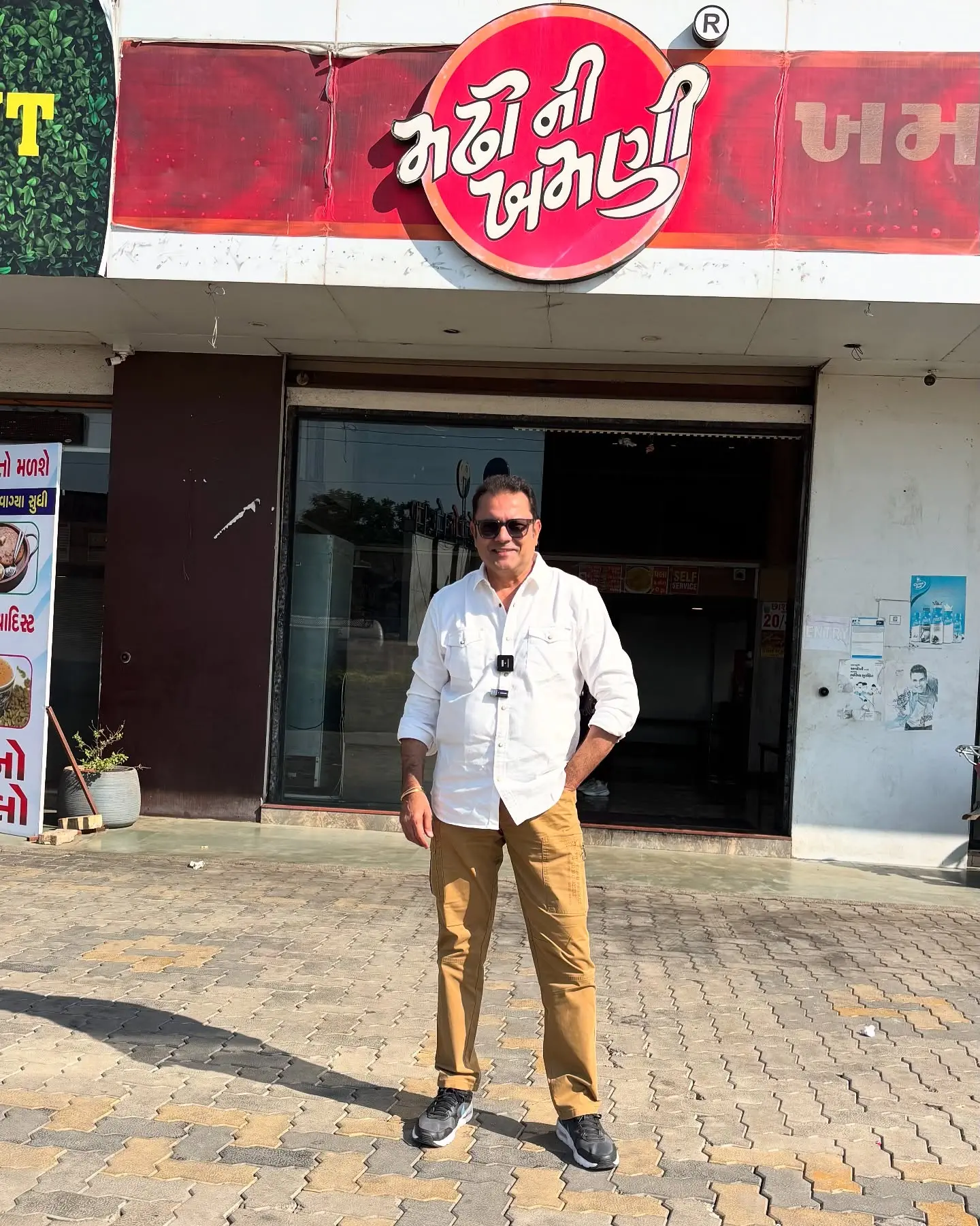 Food Trip On Surat Mumbai Highway Join Sanjeev Seth's vibrant road trip exploring delightful Gujarati food on the highway!!