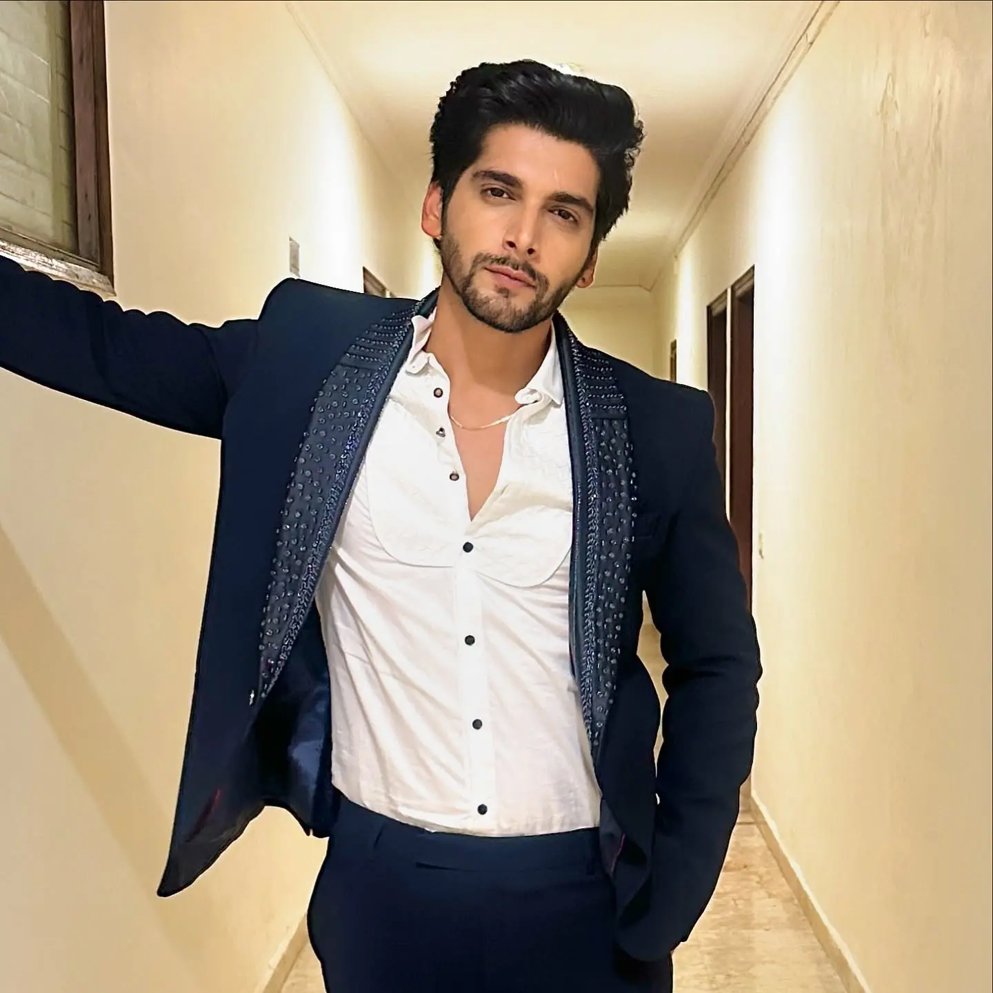 Fresh Look: Akkshith Sukhija Rocks Fierce Fit Akkshith Sukhija shines in a DateTheRamp suit, sparking bold trends in celeb style today!!