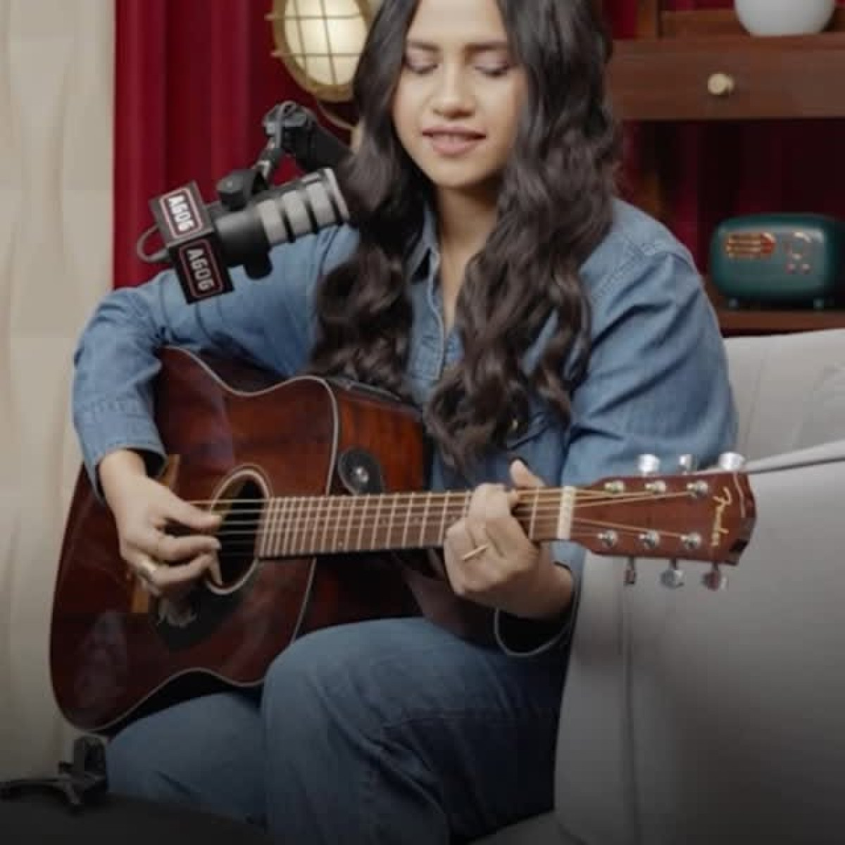 Ex-dentist turned singer opens up about fame, criticism and Bollywood in latest podcast!!