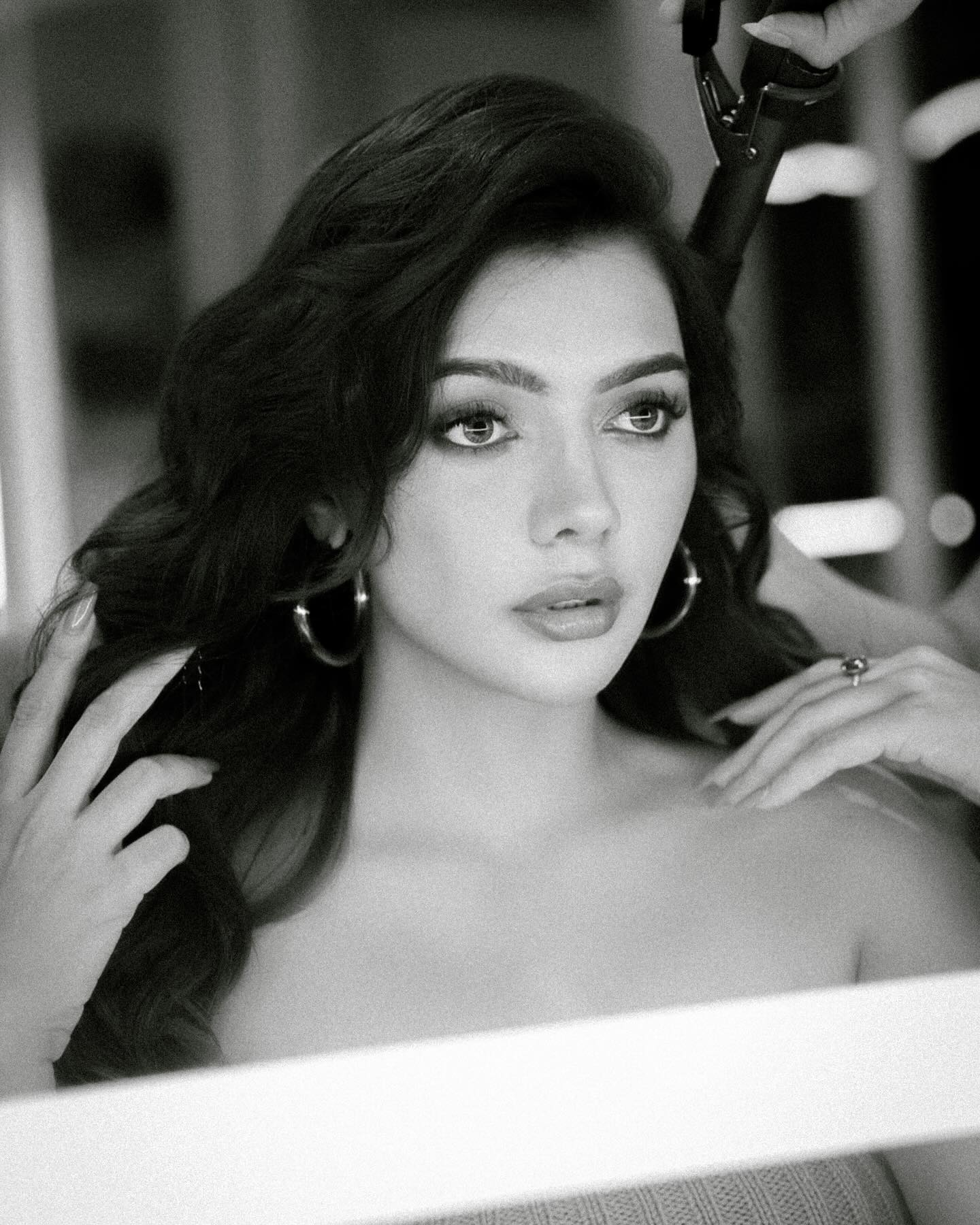 Glamorous Vibes: Ruhii Siingh’s Chic Statement