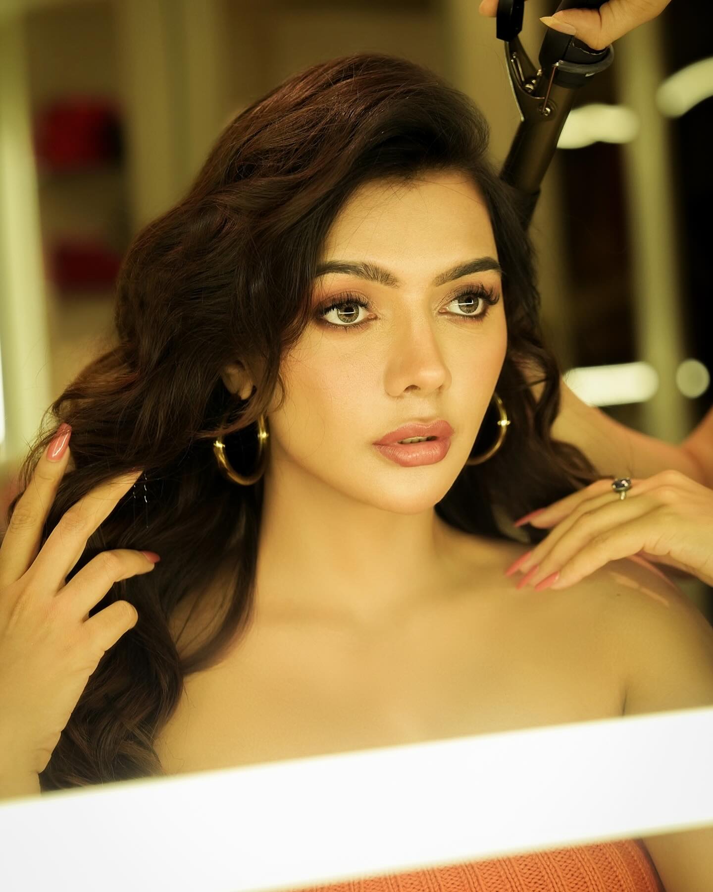 Glamorous Vibes: Ruhii Siingh’s Chic Statement