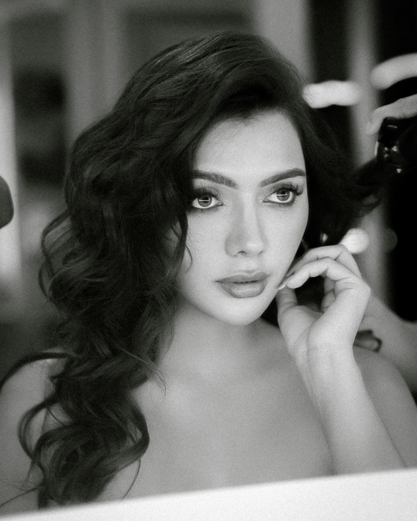 Glamorous Vibes: Ruhii Siingh’s Chic Statement