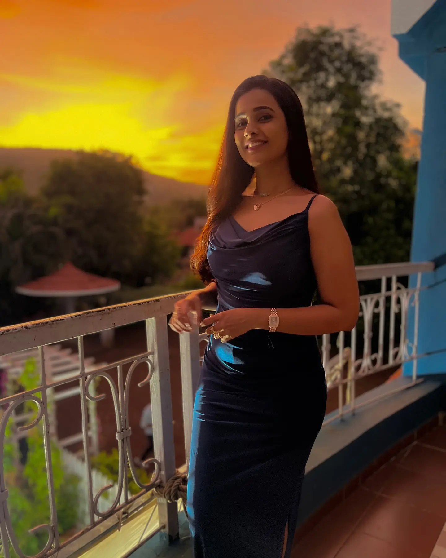 Golden Hour Glow: Akshayaa’s Sunset Vibes Basking in a sunset glow, Akshayaa shines with golden vibes and effortless charm indeed!!