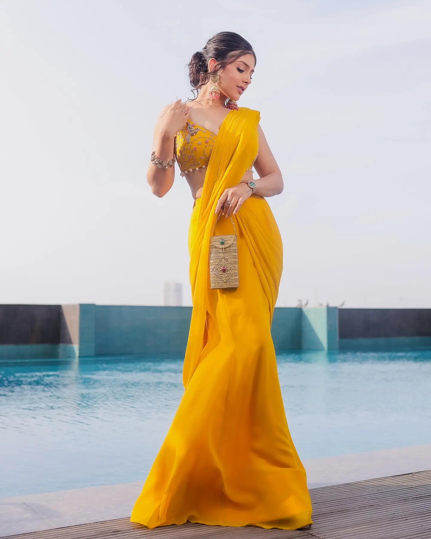 Golden Hues Inspire Ishita Chauhan’s Ethereal Look Radiant golden moments capture Ishita Chauhan's impeccable Indian couture style at sunset!