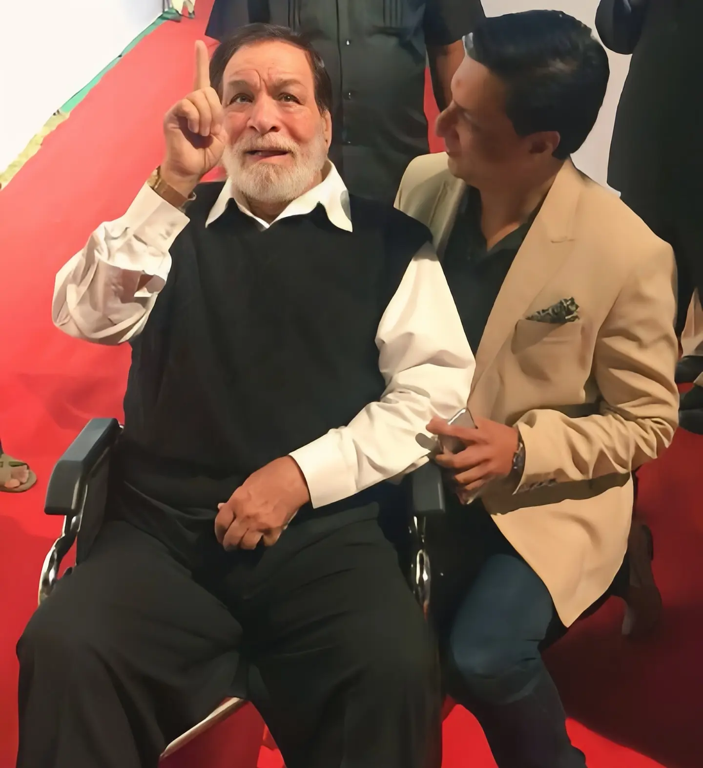 Govardhan Asrani Honors Kader Khan Govardhan Asrani shares a warm tribute, rekindling the legacy of the legendary Kader Khan!