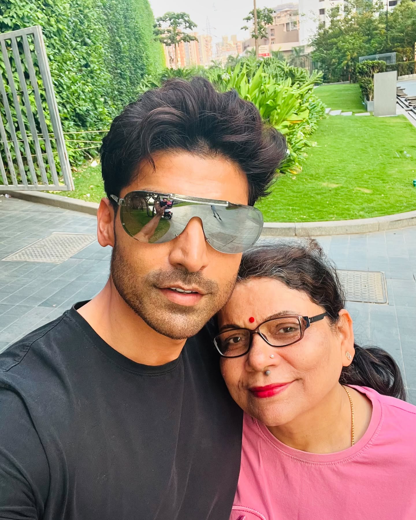 Gurmeet Choudhary Honors Mothers On Special Day
