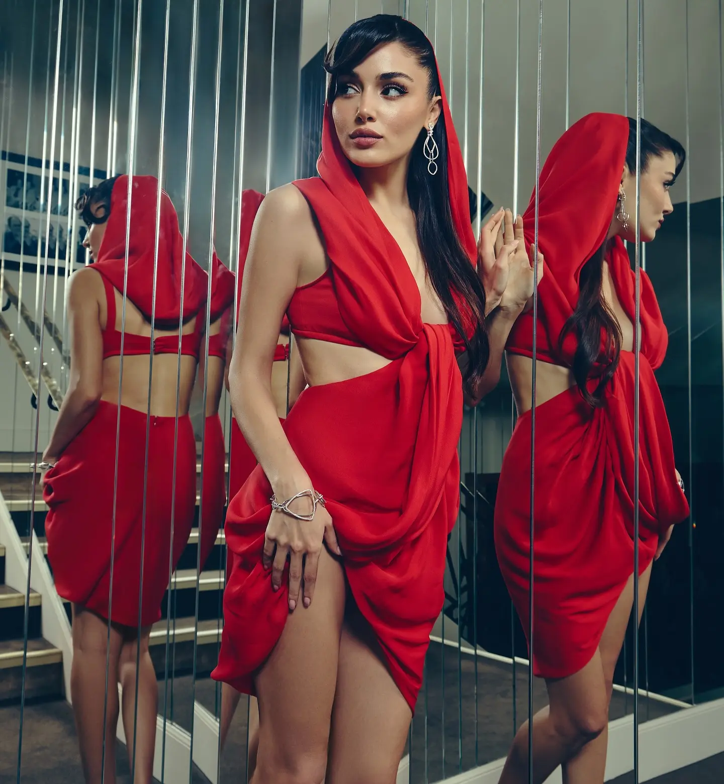 Hande Erçel Shines at Valli Dinner Event