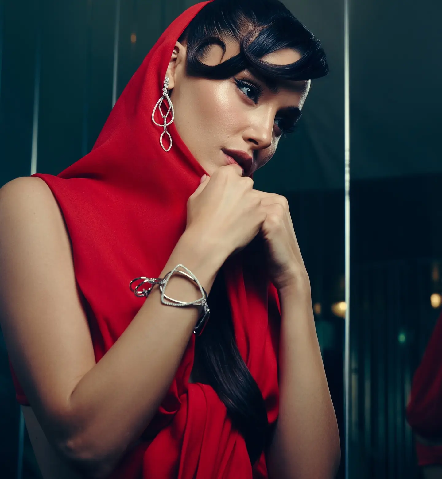 Hande Erçel Shines at Valli Dinner Event