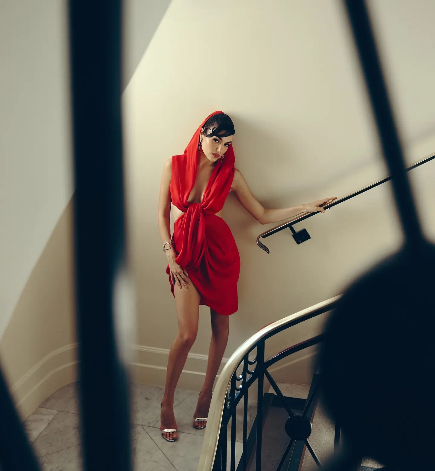Hande Erçel Shines at Valli Dinner Event