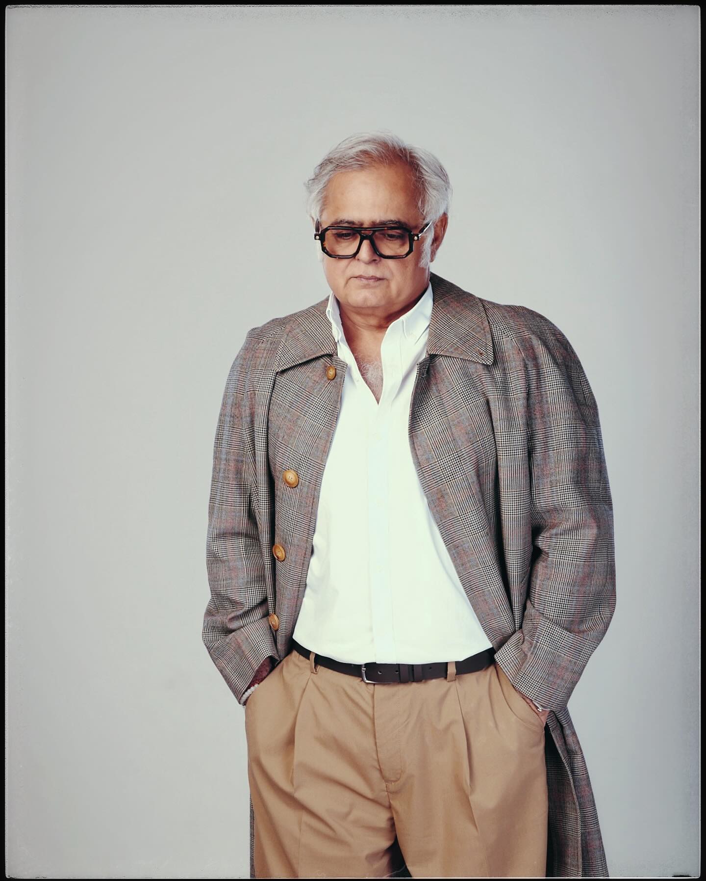 Hansal Mehta’s Off-Set Look Test Style Exclusive peek into Hansal Mehta’s impromptu style moments during look tests on set today!