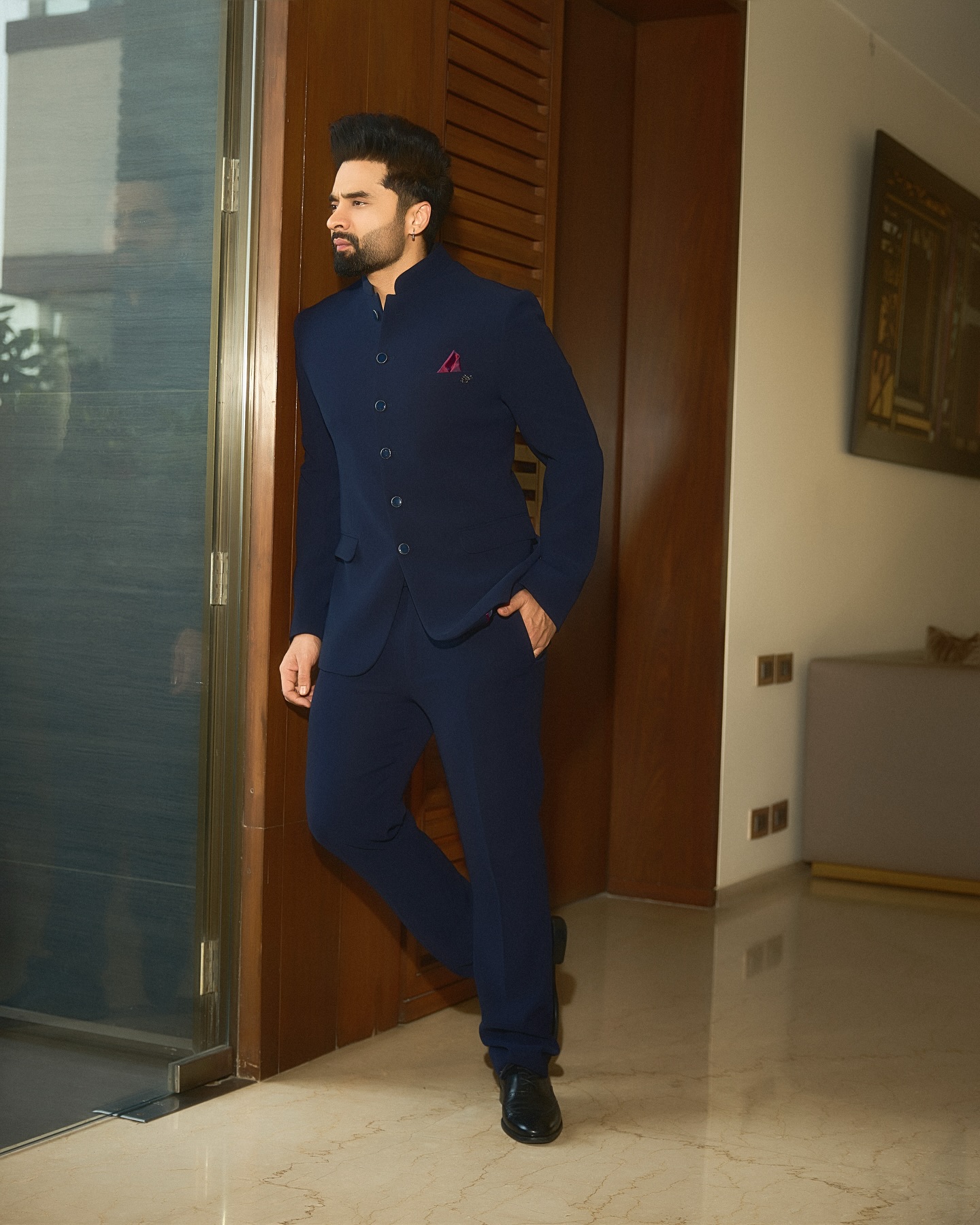Heritage Meets Now In Jackky Bhagnani’s Bold Style Bridging classic heritage with today’s modern flair, a striking style statement emerges!!