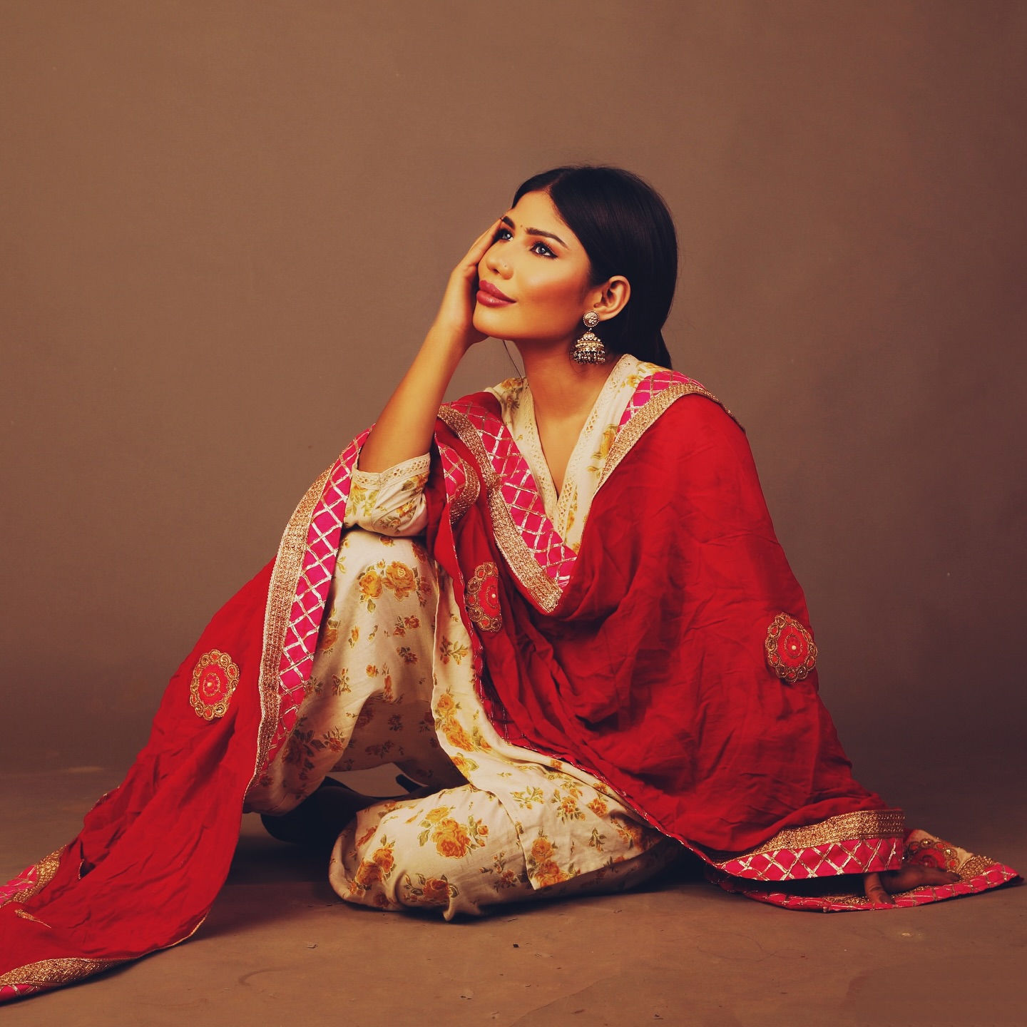 Himanshi Singh Charms With New Insta Caption